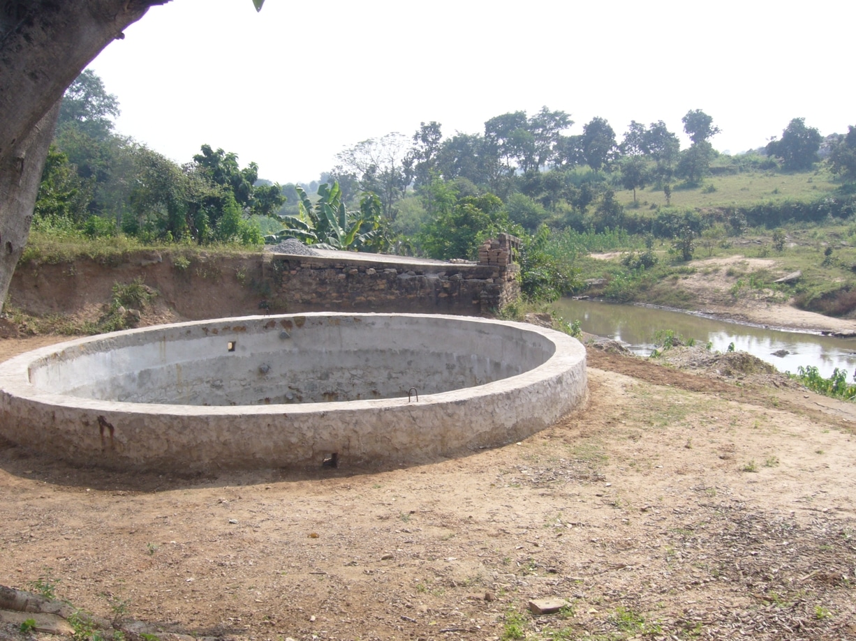 The newly constructed well The newly constructed well at the Ánanda Nagar Water Project site