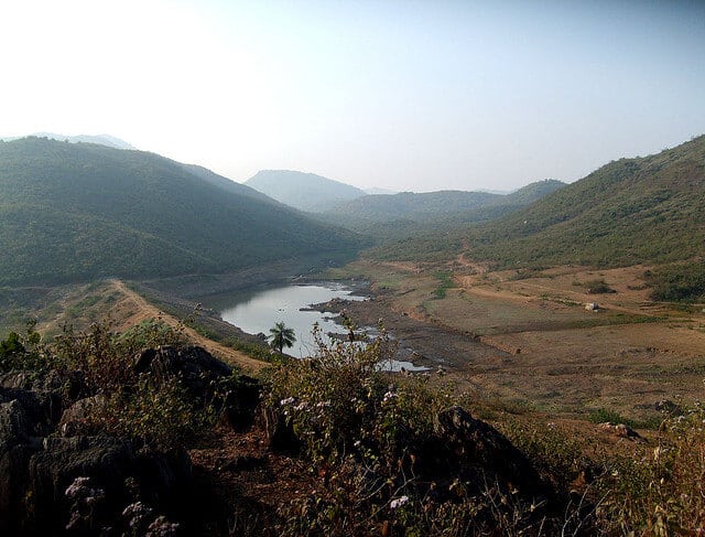 Hills and water at Ánanda Nagar A broad view across the hills and water of Ánanda Nagar