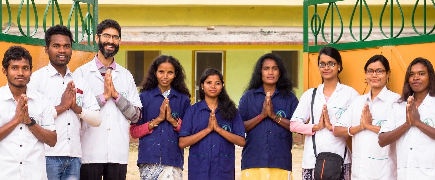 The treatment-centre team Members of the Ánanda Nagar Naturopathy and Yogic Treatment Centre team